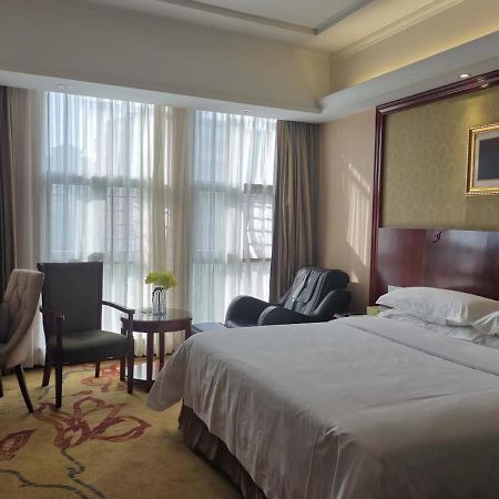 Vienna Hotel Chaozhou Plaza Exterior foto