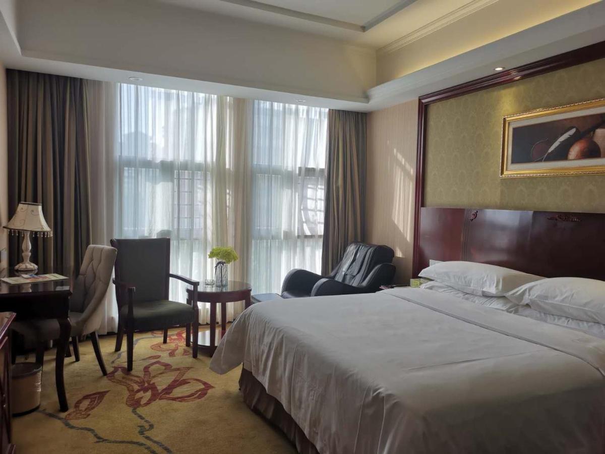 Vienna Hotel Chaozhou Plaza Exterior foto