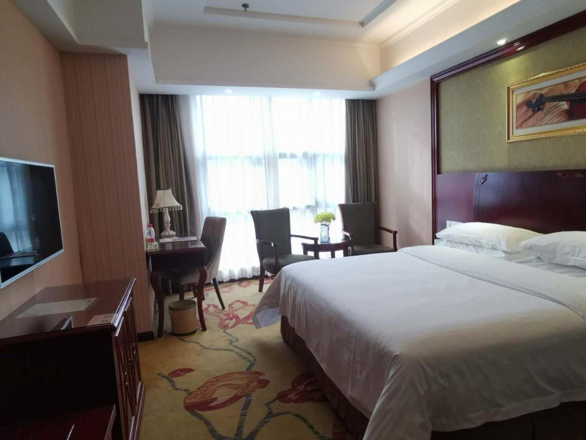 Vienna Hotel Chaozhou Plaza Exterior foto